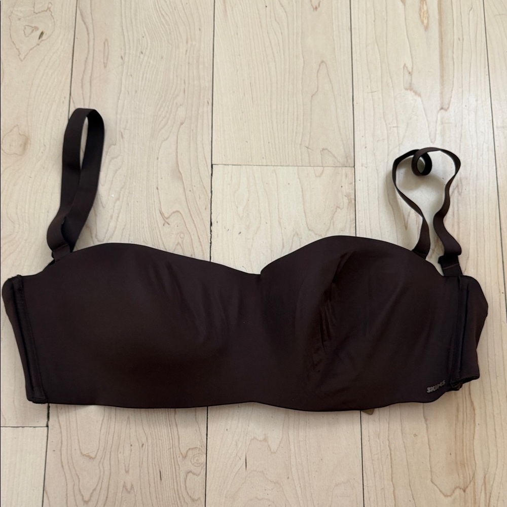 SKIMS Dark Brown Strapless Bra fits like 30DDD NWT
